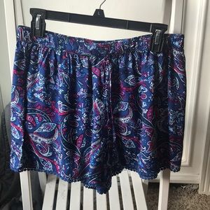 FLOWY HOLLISTER DRESS SHORTS